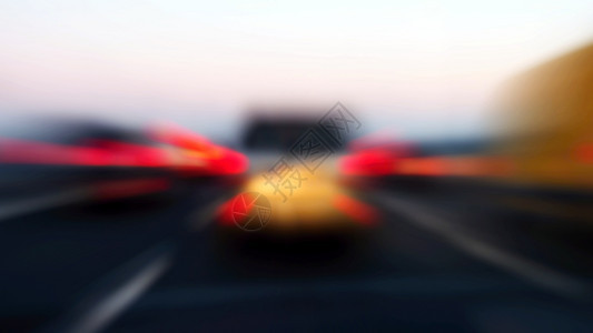 飞涨速度照片在高公路上移动的汽车后光线缩小模糊度图片