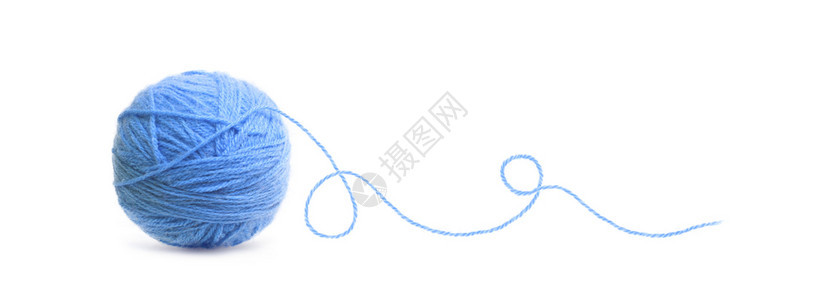 白色背景上孤立的蓝色毛线球棉布细绳自制图片
