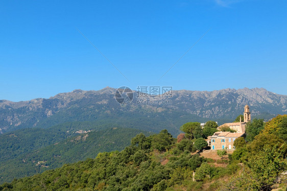 普鲁内利菲乌莫尔博法国科西卡东海岸山丘和村庄的风景维林克图片