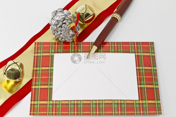 带有钢笔彩金铃子和银松锥的假日物品开阔空间平面纸条圣诞节麦金项目图片