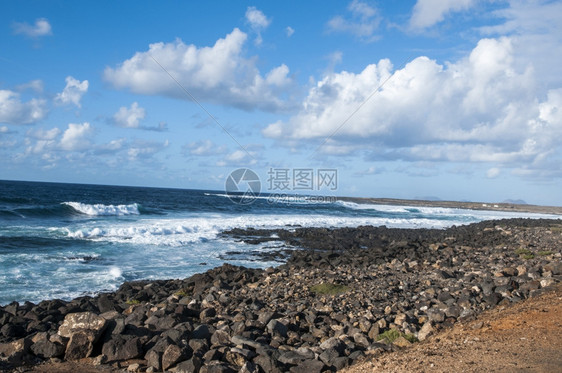 海洋放松热带浪观测到的岩石海滩图片