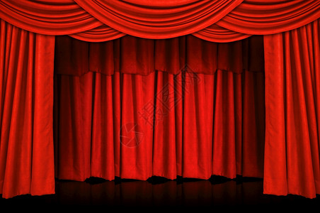 红色窗帘和木制舞台地板窗帘和织物剧院装饰风格图片