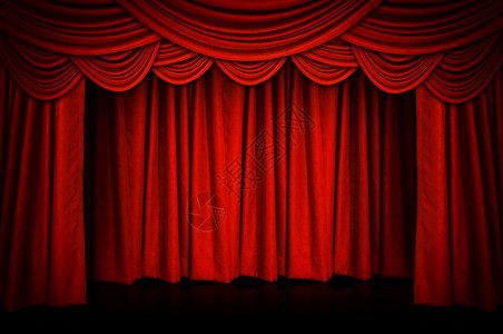 红色的音乐会窗帘和木制舞台地板窗帘和入口图片
