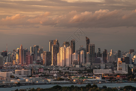 泰国曼谷市的美丽夜景图片