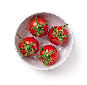 在白色背景上孤立的白色碗中樱桃番茄顶部视图在白色碗中孤立的樱桃番茄可口晚餐有机的图片