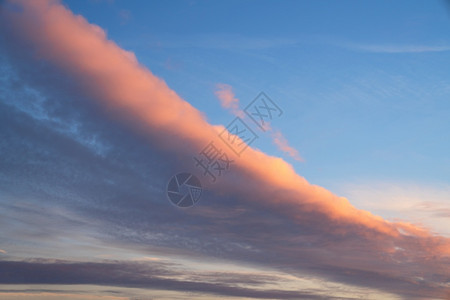 蓝色的清晨天空有糊色云彩粉户外图片