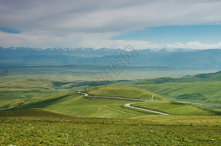 经过吉尔斯坦山区地貌素赛米尔河谷户外晴天图片