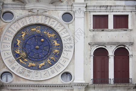 建筑学盛大威尼斯圣马可广场一栋大楼的详细视图桑图片