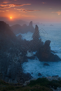 海西班牙坎塔布里亚连克雷斯岩石沿海图片