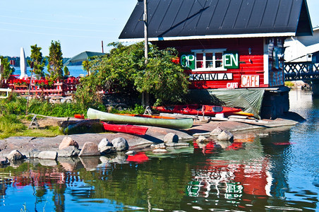 风景优美自然夏天芬兰咖啡馆小木制厅的湖边图片