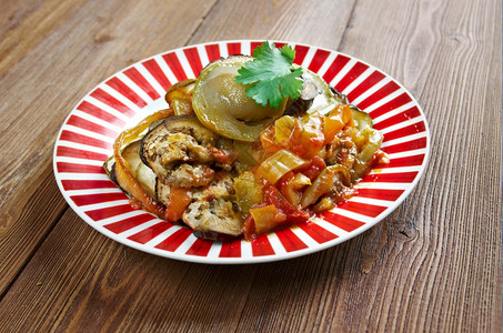 番茄素食主义者BYALDI传统法国菜盘的变异传统图片