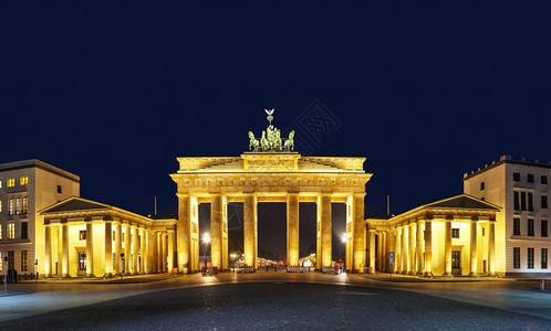 老的德国柏林勃兰登堡门白托尔的全景夜间历史欧洲图片