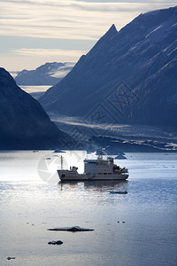 格陵兰09217东格陵兰唐克士比松西北Fjord的旅游破冰者MVGrigoriyMikheev景观海洋船图片