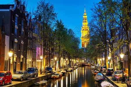 晚上在阿姆斯特丹的Zuiderkerk教堂荷兰旅游语图片