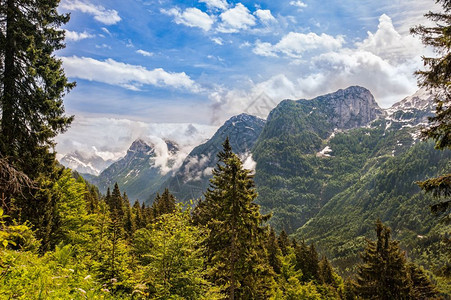 山风景意大利阿尔卑斯山风景意大利阿尔卑斯山弗留利威尼朱亚旅行纳达林内维亚图片