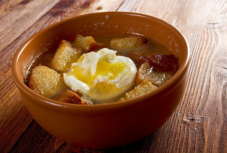 素食主义者卡斯特拉纳Castilian大蒜汤农场式盘子图片