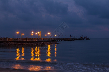 灯塔在泰国海滩附近的黄昏时刻自然亚洲暮图片