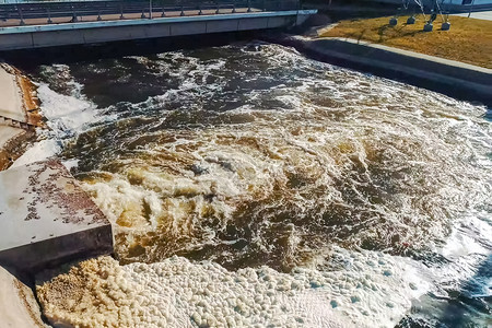 危险泡沫核电站冷却系统漏水核电站冷却系统漏水车站图片