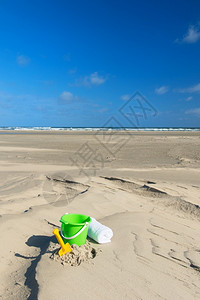 特谢林夏天空海滩的玩具草图片
