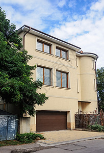 夏天家财产乌克兰敖德萨拥有车库的住宅房屋图片