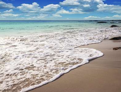 沙滩上的浪花图片素材