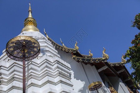 北方建筑的车地泰国北部清迈的WatChangTaem佛教寺庙图片