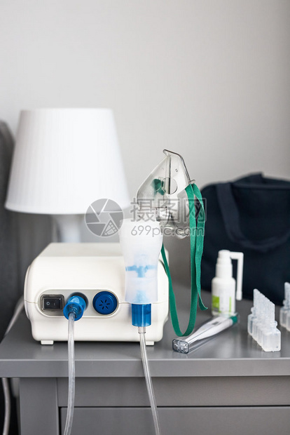 健康床头台有呼吸面罩和药品的防毒面具物雾化器图片