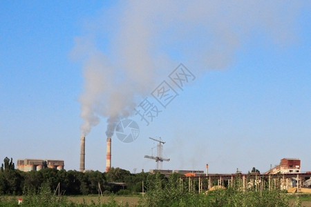 烟囱工业的管道水泥厂烟堆夏季风景图片