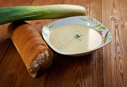 食谱普埃罗斯维希苏西传统的法国汤食家庭煮了海菜汤浓图片