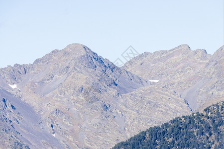 景观安道尔的山岳上有雪欧洲白色的图片