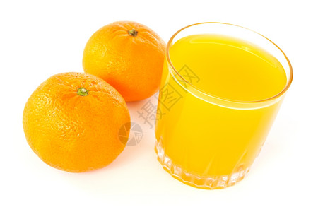 成熟多汁的白色背景2个普通和果汁杯玻璃器皿图片