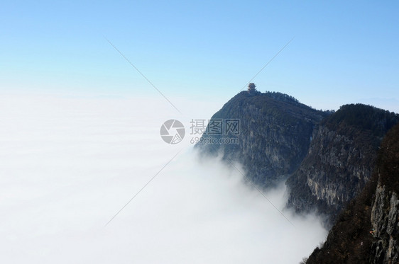 天空的穆坦因山顶景观图片