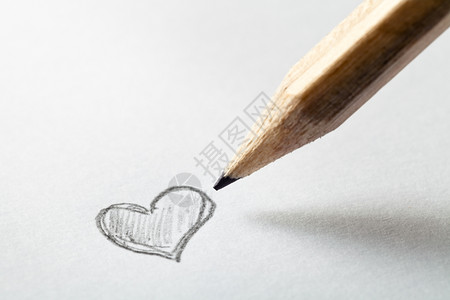 铅笔绘画爱心图片