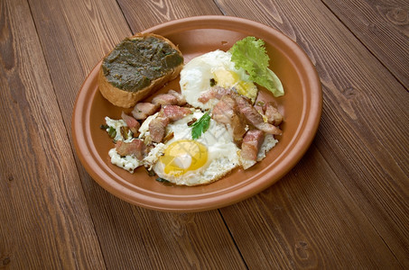 吐司蔬菜欧洲各国早餐煎鸡蛋炸培根和配黄豆粘贴的包面法国图片