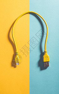 USB涂有黄色单的电缆转移插头绳索图片