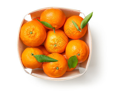普通话柑橘水果子克蕾婷白背景孤立于面篮子叶图片