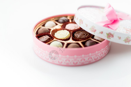 盒子粉色的白底带丝粉红巧克力盒甜的图片