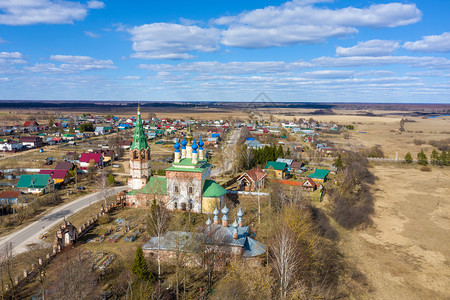 俄罗斯Ivanovo地区Goritsy村圣母玛利亚诞教堂俄罗斯空中观光组织天线空叉图片