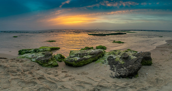 夏天海边唯美的落日夕阳图片