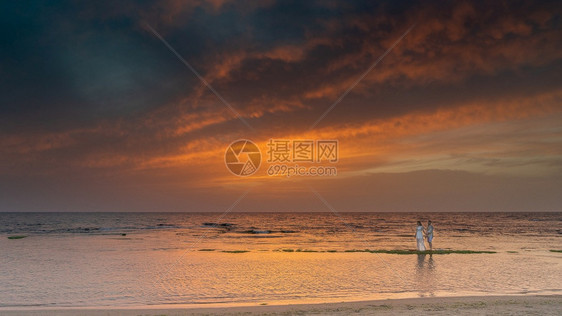 夏天海边唯美的落日夕阳图片