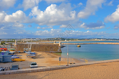 历史的长处前班达拉和各斯港口阿尔加夫葡萄牙港城市图片
