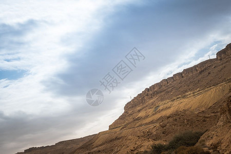 旅游纳盖夫沙漠以南Israel岩石以南干旱的Negev沙漠中的山脉和岩石干燥以色列图片