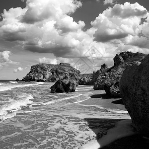 云岩石海滨黑白艺术照片海洋结石图片
