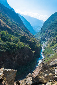 尼泊尔喜马拉雅山春日的深峡谷水美丽云南图片