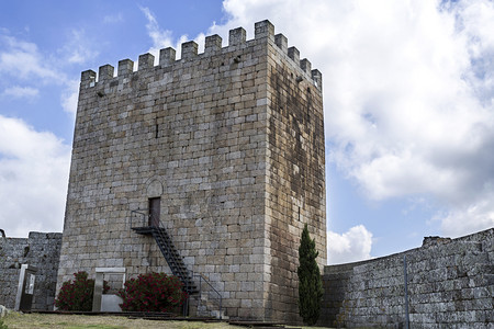 在12世纪和3以罗马式和哥特建造的中世纪山城堡墙上没有梅龙护城河在葡萄牙BeiraBeiraCeloricodaBeira结石1图片