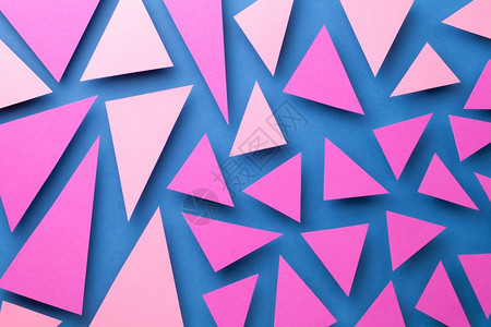 蓝背景下带有粉红三角纸形状的抽象组成摘要TimpView视图蓝色的最佳谜图片