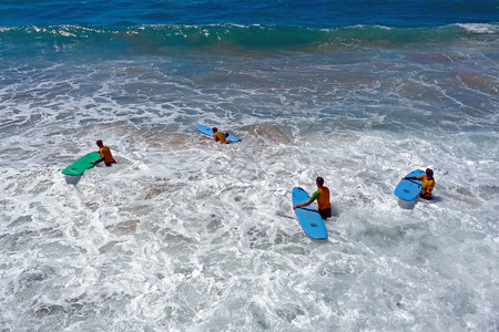 运动泡沫2019年5月日葡萄牙瓦莱费盖埃拉斯海陆航空在洋中上冲浪课谷图片