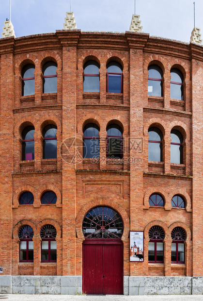 户外1890年建于里斯本的新穆德贾尔风格CampoPequeno的马蹄形窗和入口门公牛建筑学图片