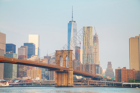 美国纽约市下曼哈顿风景与布鲁克林桥著名的图片