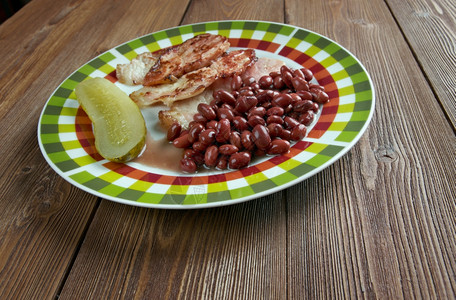 煮熟的Brunabonoroch烧瓶瑞典红豆酱博纳图片